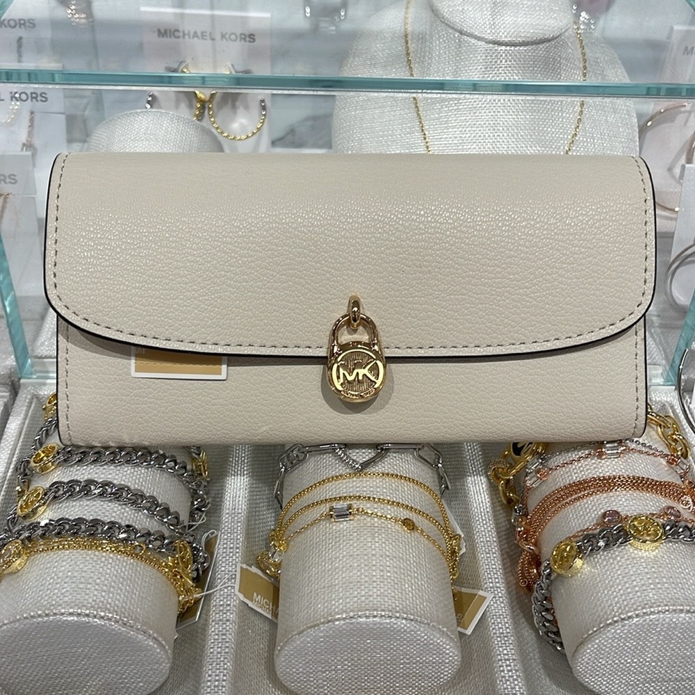 Michael Kors Hamilton Large Leather Continental Wallet
Light Cream
NWT - Picture 10 of 16